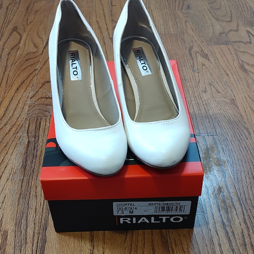 Rialto Women's Smooth White Heels